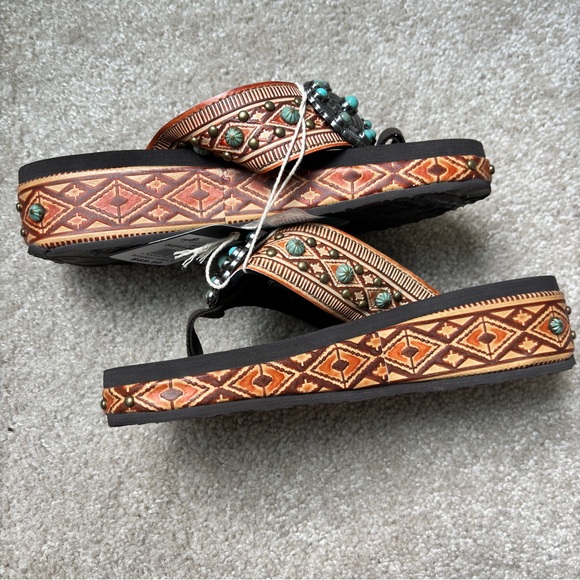 Montana West Brown Turquoise Embossed Western Comgirl Flip Flop Sandal Sz 7 NWT - Picture 7 of 14